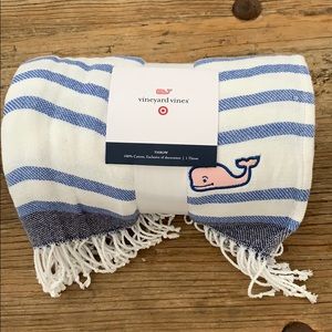 Vineyard vines for target throw
